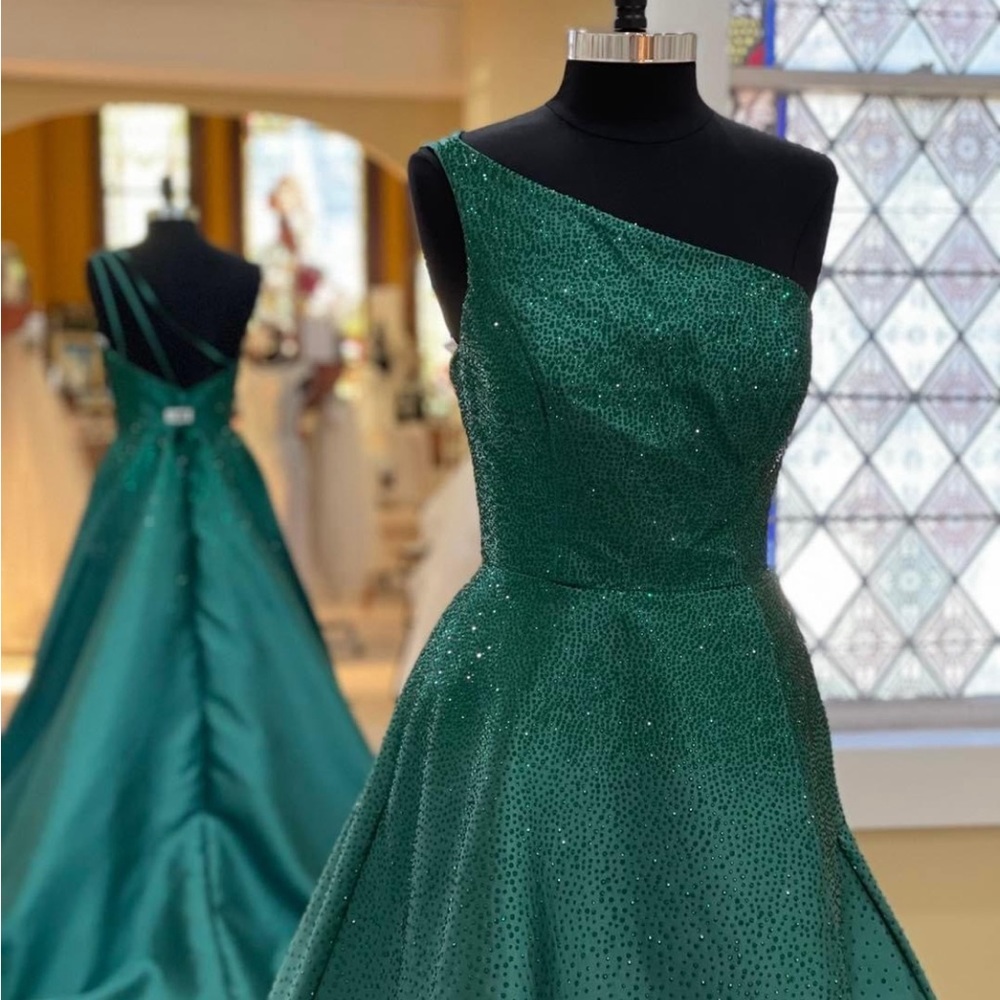 sherri hill 54425 emerald green one shoulder dress with rhinestones!!